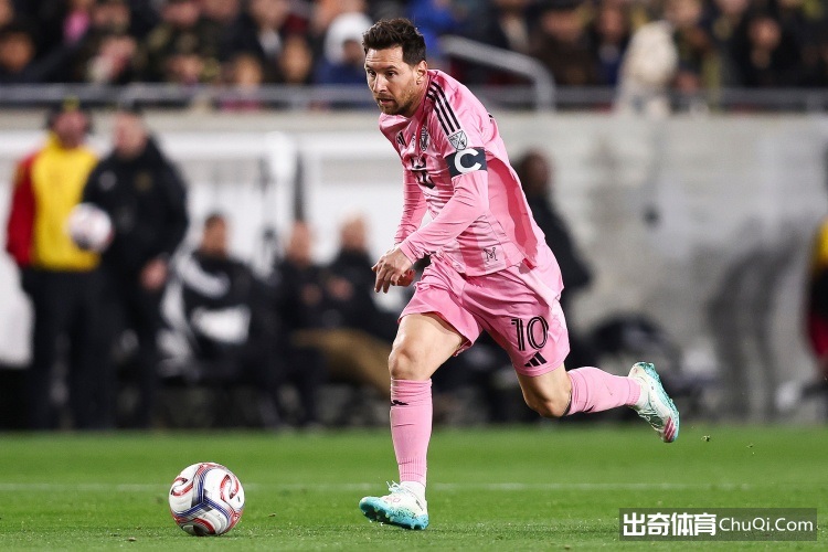 罗上演四球,狂欢,沙特联赛挑,乐鱼足球,足球比赛数据,足球赛事资讯,足球赛事信息,足球赛事平台